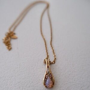 Vintage Avon opal and gold tone necklace